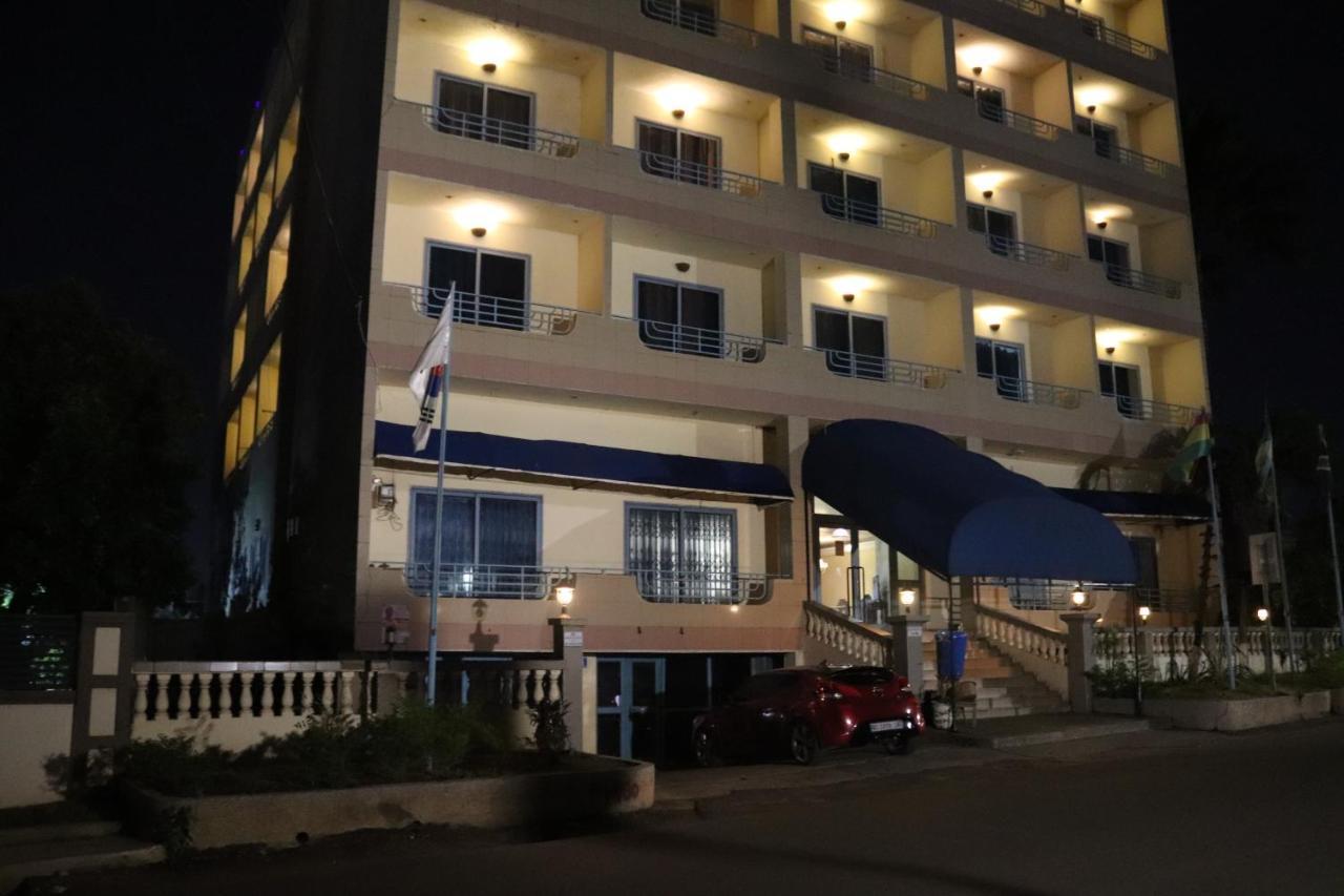 Maple Leaf Korean Hotel Achimota Exterior foto