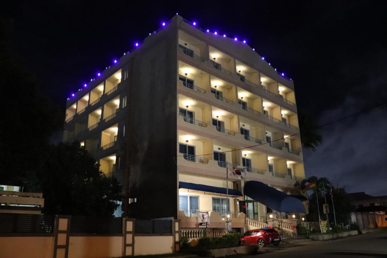 Maple Leaf Korean Hotel Achimota Exterior foto